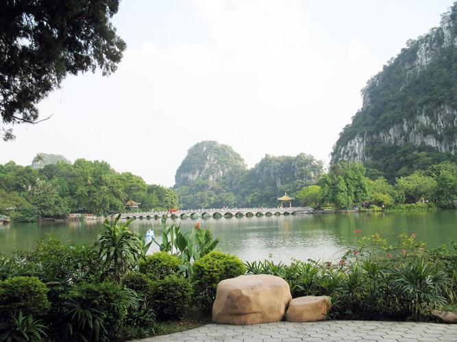 肇庆七星岩风景区_肇庆七星岩风景区在哪里